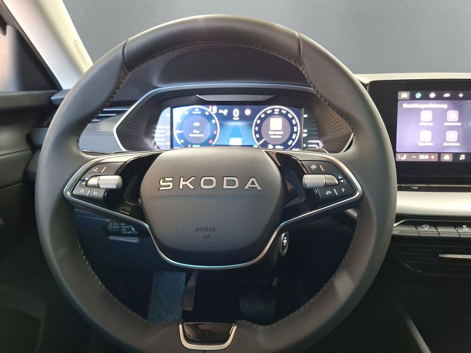 Fahrzeugabbildung SKODA Octavia Combi  1.5TSI eHeck ACC AHK 5J.Gar.Side