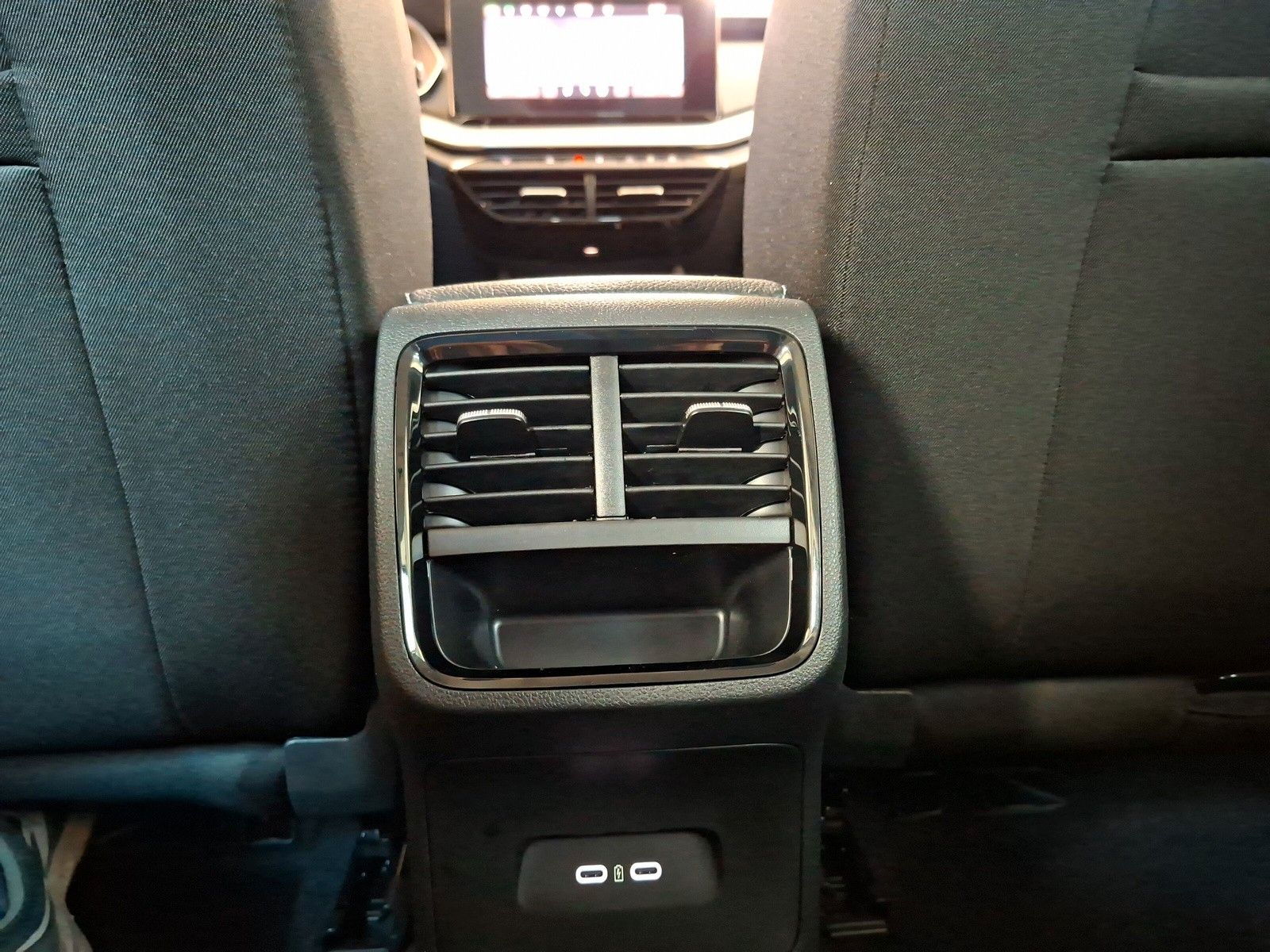 Fahrzeugabbildung SKODA Octavia Combi  1.5TSI eHeck ACC AHK 5J.Gar.Side