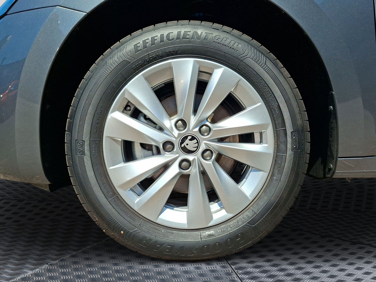 Fahrzeugabbildung SKODA Octavia Combi  1.5TSI eHeck ACC AHK 5J.Gar.Side