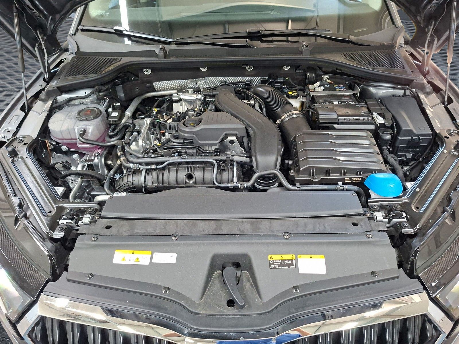 Fahrzeugabbildung SKODA Octavia Combi  1.5TSI eHeck ACC AHK 5J.Gar.Side
