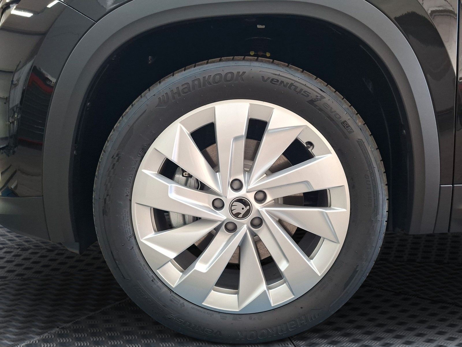 Fahrzeugabbildung SKODA Kodiaq Selection 1.5TSI m-HEV 7S.Pano AHK 19"