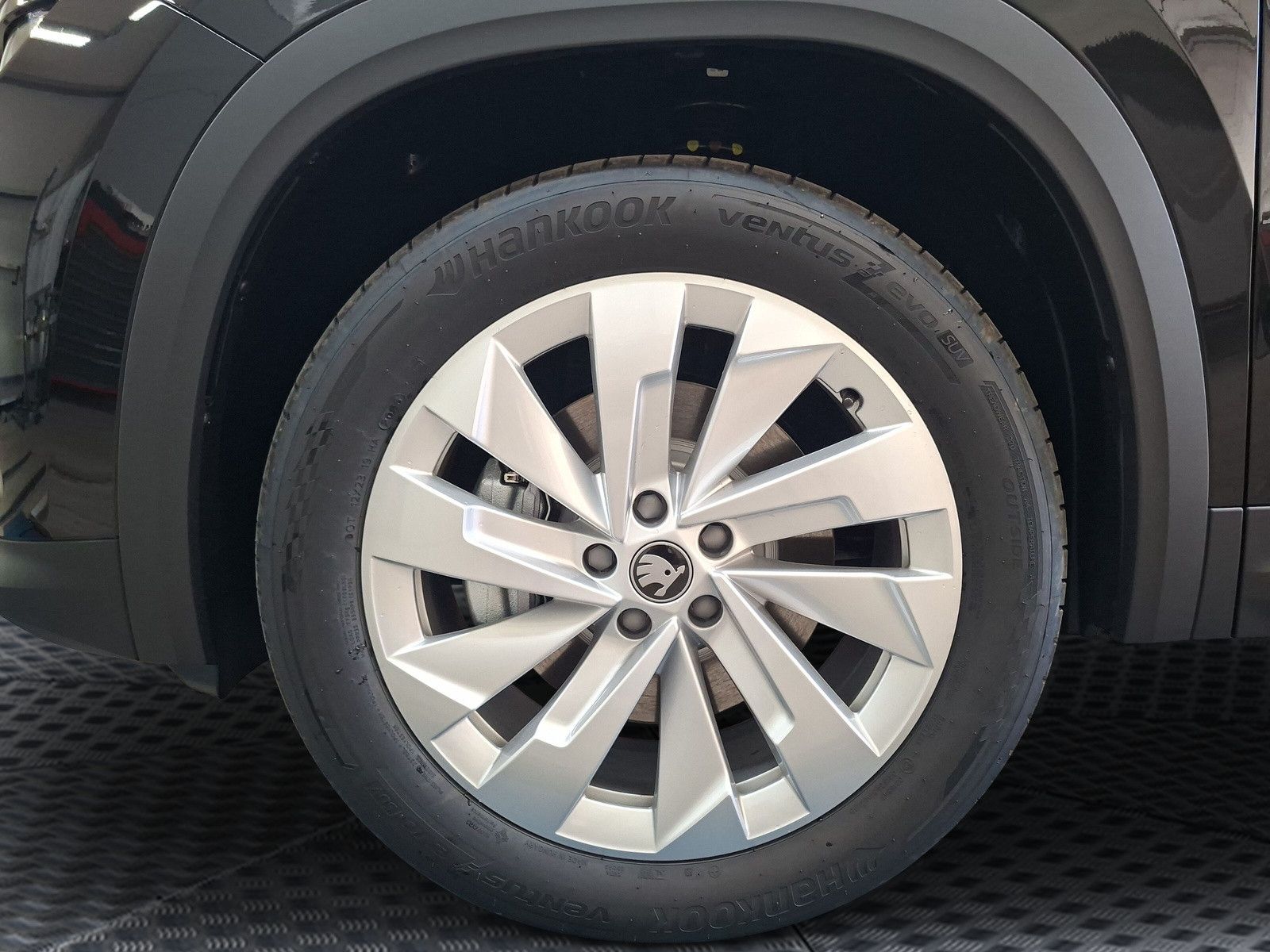 Fahrzeugabbildung SKODA Kodiaq Selection 1.5TSI m-HEV 7S.Pano AHK 19"