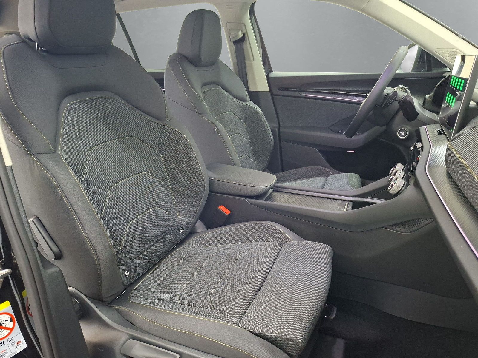 Fahrzeugabbildung SKODA Kodiaq Selection 1.5TSI m-HEV 7S.Pano AHK 19"
