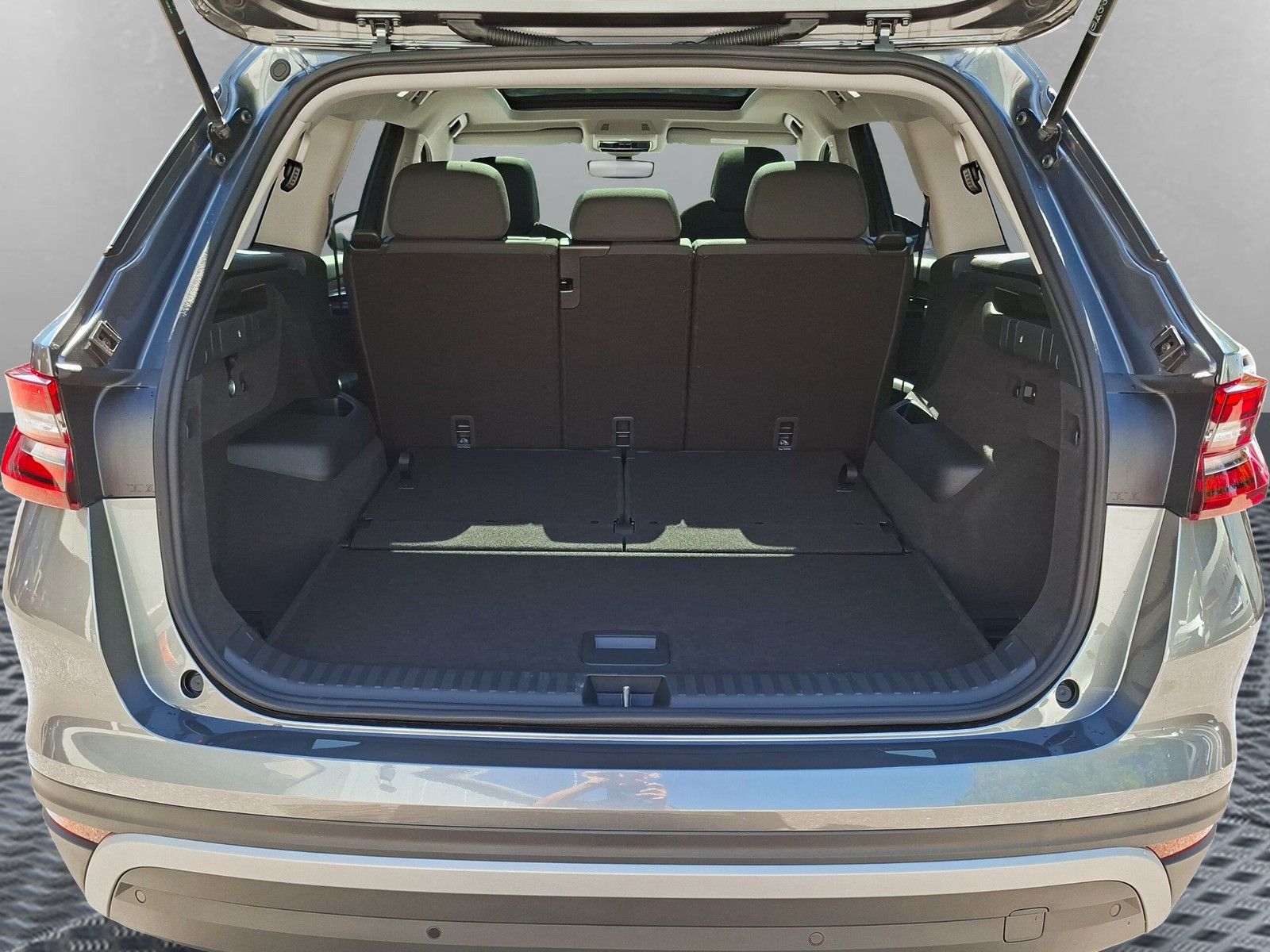 Fahrzeugabbildung SKODA Kodiaq Selection 1.5TSI m-HEV 7S.Pano AHK 19"