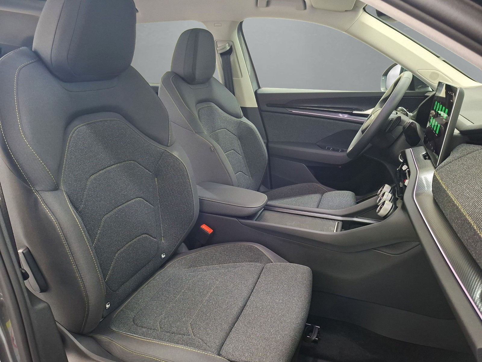 Fahrzeugabbildung SKODA Kodiaq Selection 1.5TSI m-HEV 7S.Pano AHK 19"