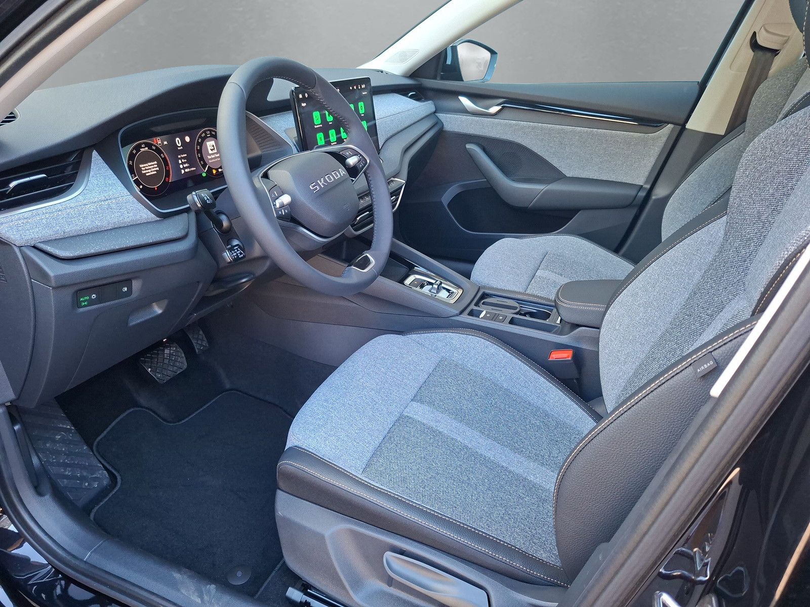 Fahrzeugabbildung SKODA Octavia Combi 1.5TSI eHeck ACC AHK 5J.Gar.Side