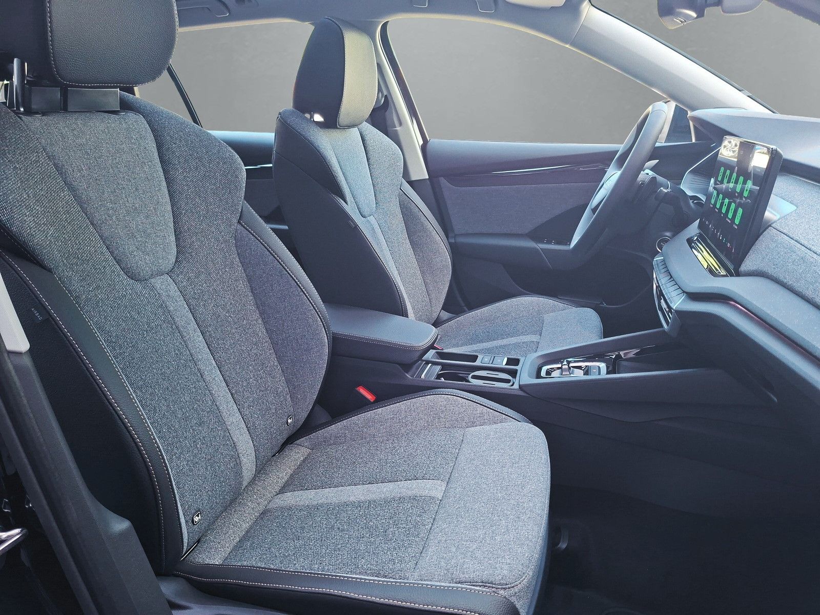 Fahrzeugabbildung SKODA Octavia Combi 1.5TSI eHeck ACC AHK 5J.Gar.Side