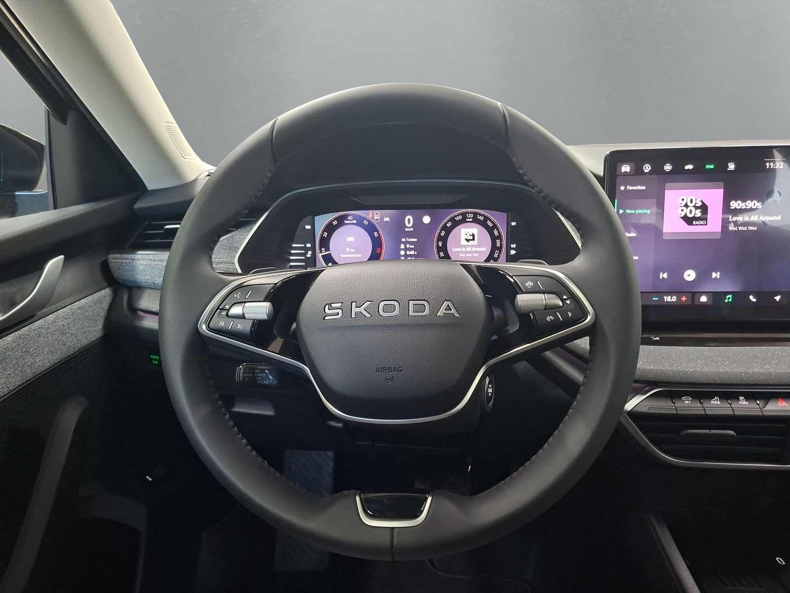 Fahrzeugabbildung SKODA Octavia Combi  1.5TSI eHeck ACC AHK 5J.Gar.Side