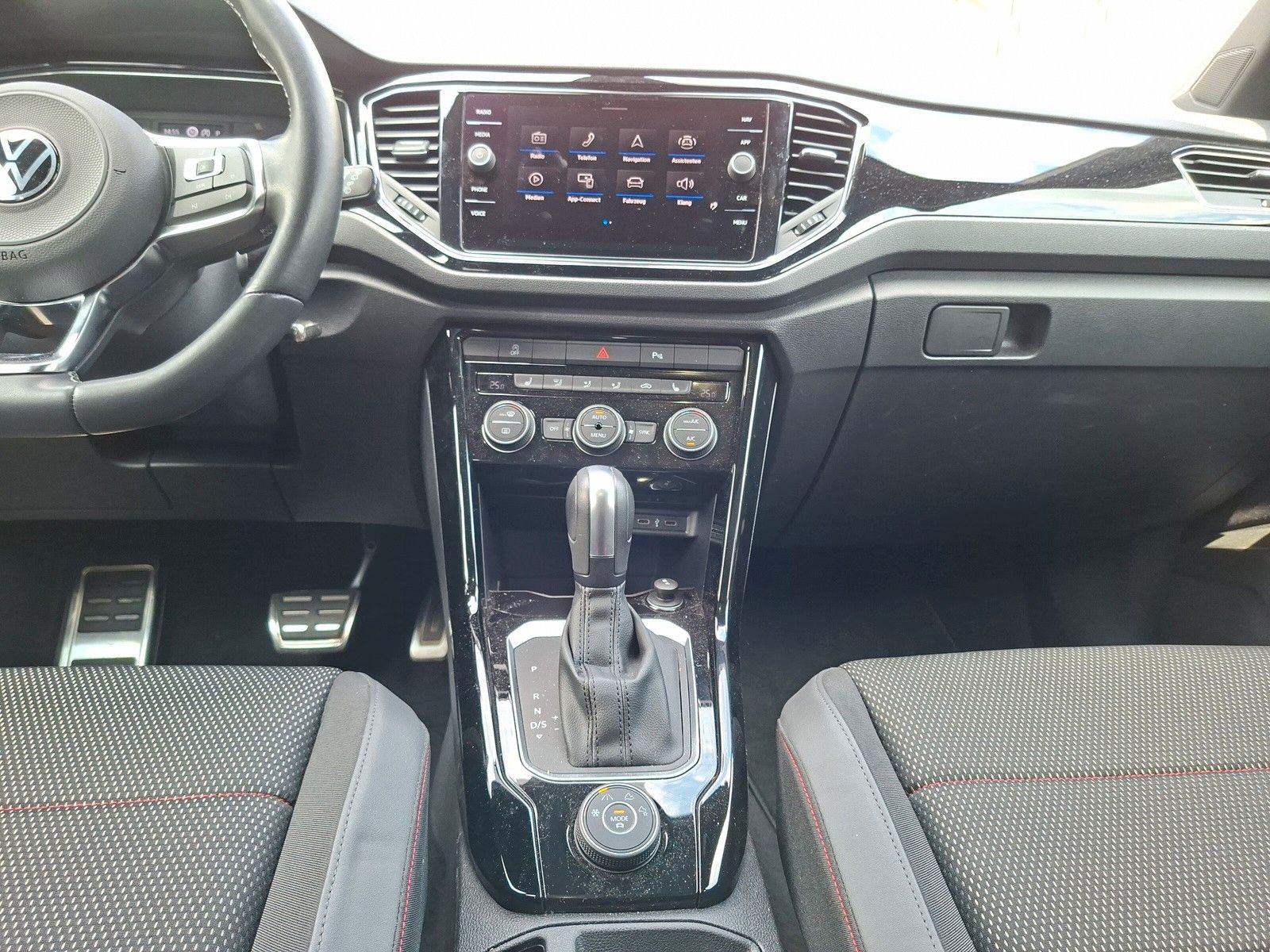 Fahrzeugabbildung Volkswagen T-Roc Sport 2.0 TSI 4M 19" AHK Navi Pano