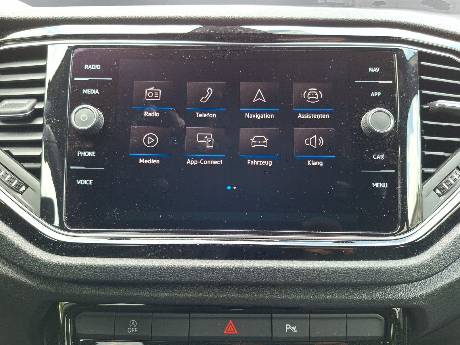 Fahrzeugabbildung Volkswagen T-Roc Sport 2.0 TSI 4M 19" AHK Navi Pano