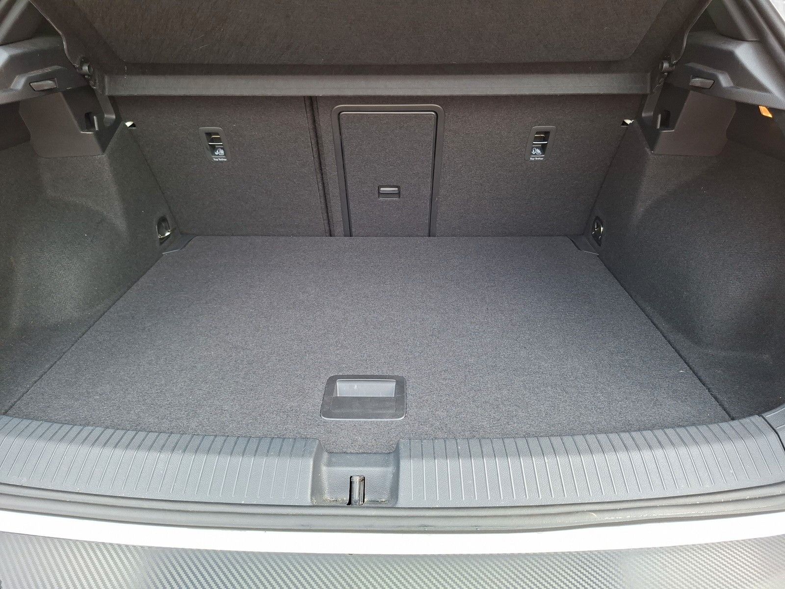 Fahrzeugabbildung Volkswagen T-Roc Sport 2.0 TSI 4M 19" AHK Navi Pano