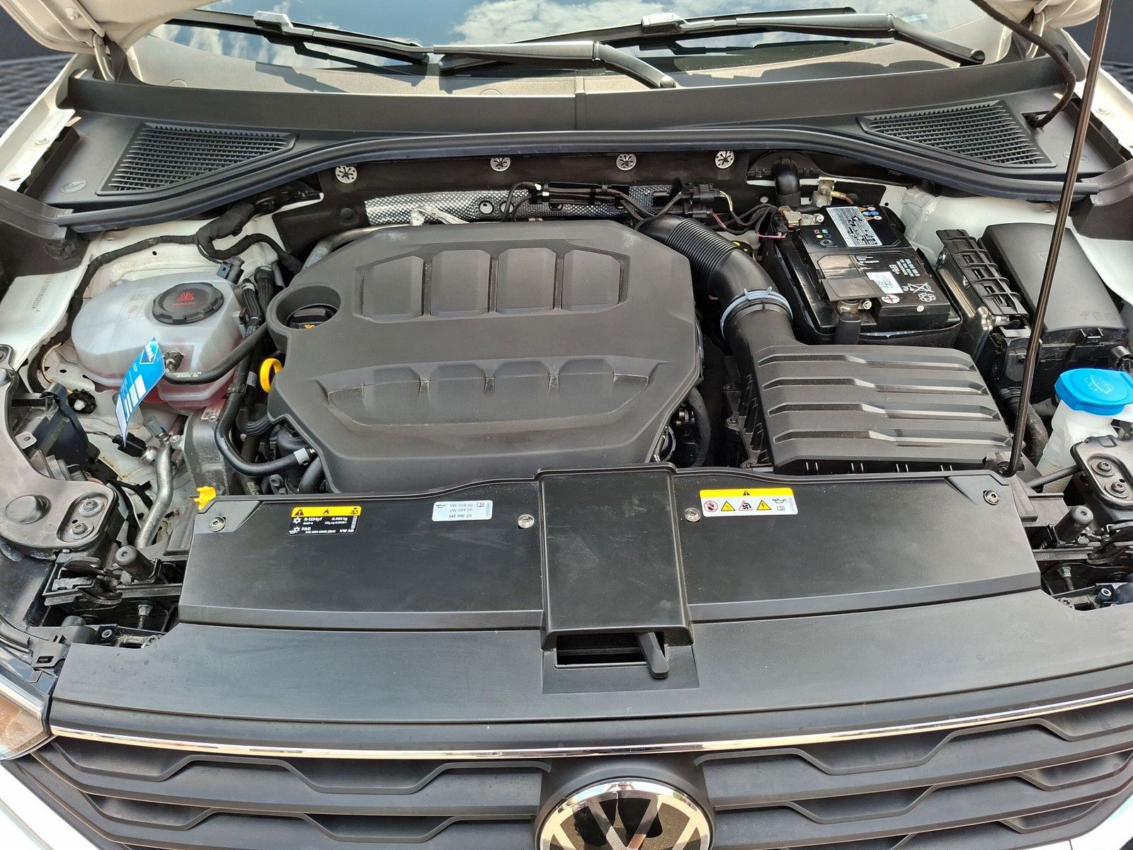 Fahrzeugabbildung Volkswagen T-Roc Sport 2.0 TSI 4M 19" AHK Navi Pano