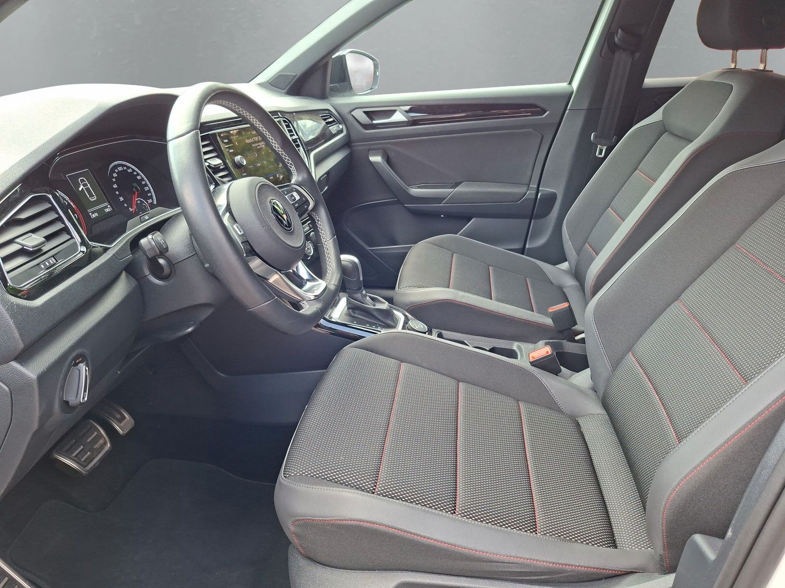Fahrzeugabbildung Volkswagen T-Roc Sport 2.0 TSI 4M 19" AHK Navi Pano