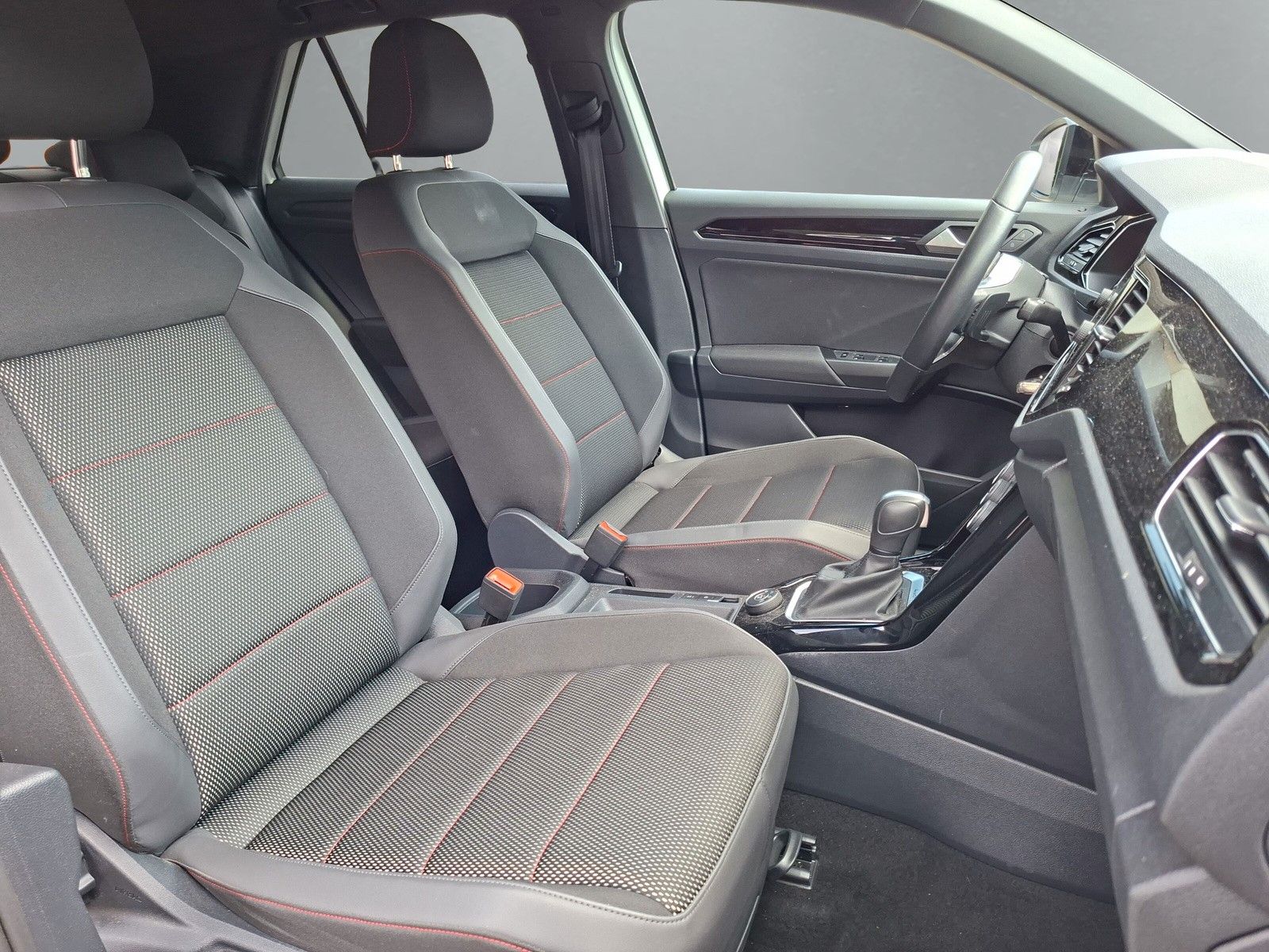 Fahrzeugabbildung Volkswagen T-Roc Sport 2.0 TSI 4M 19" AHK Navi Pano