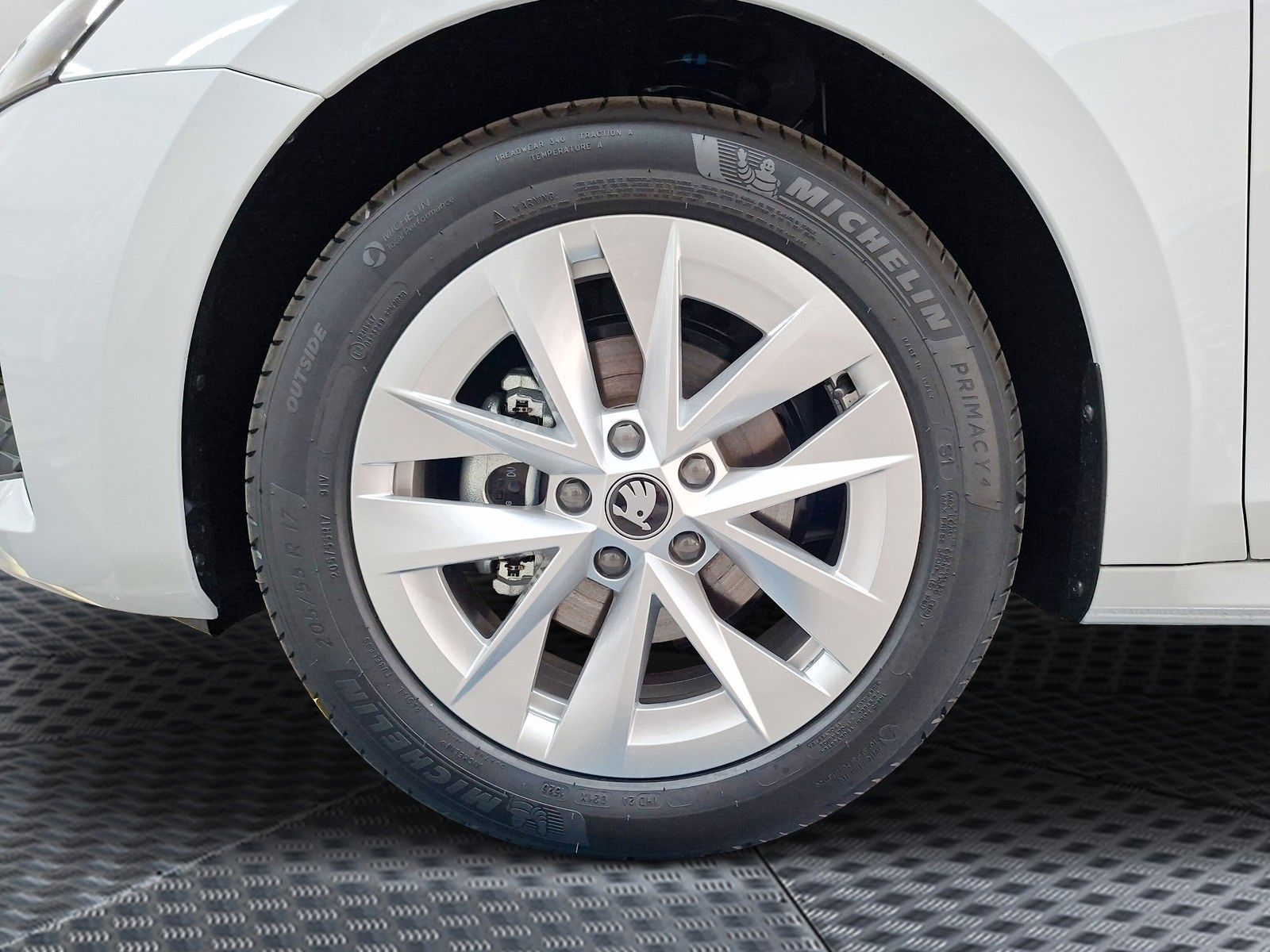 Fahrzeugabbildung SKODA Octavia Combi 1.5TSI eHeck ACC AHK 5J.Gar.Side