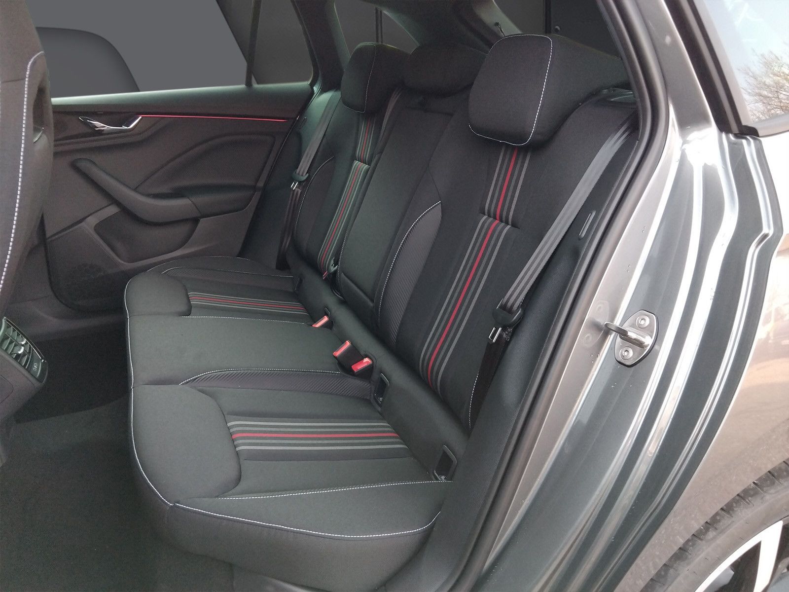 Fahrzeugabbildung SKODA Scala 1.5TSI Monte Carlo 18" AHK ACC Side Matrix