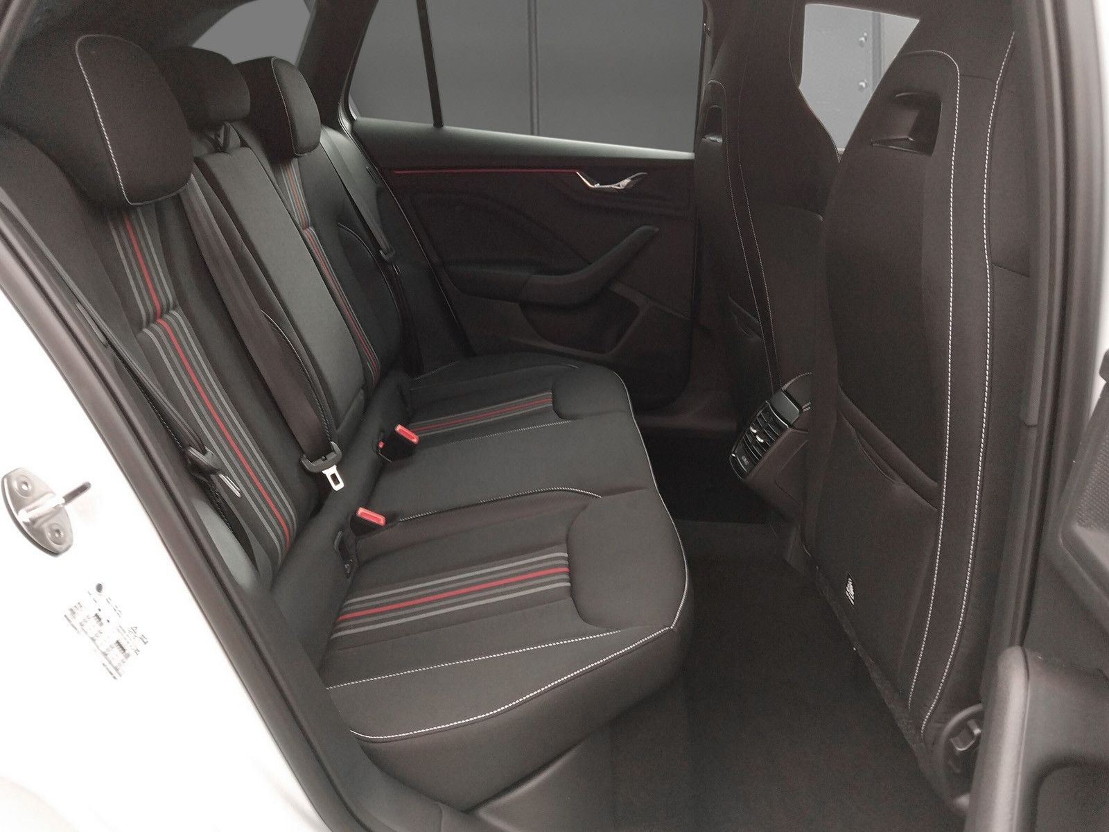 Fahrzeugabbildung SKODA Scala 1.5TSI Monte Carlo 18" AHK ACCSide Matrix