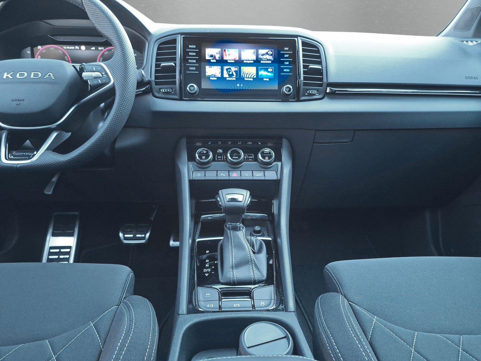 Fahrzeugabbildung SKODA Karoq 1.5 TSI Sportline Pano AHK Matrix 19" Side