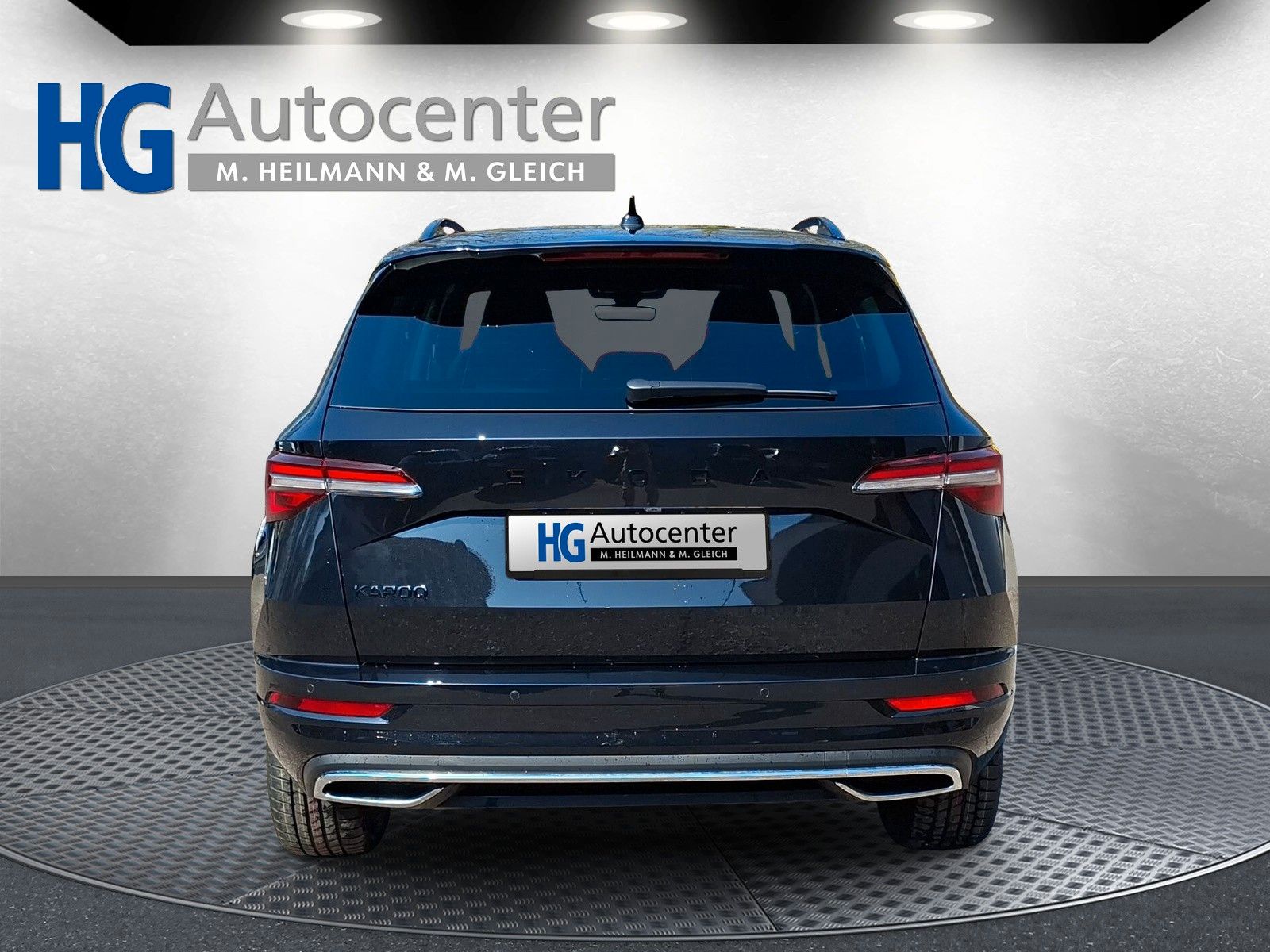 Fahrzeugabbildung SKODA Karoq 1.5 TSI Sportline Pano AHK Matrix 19" Side