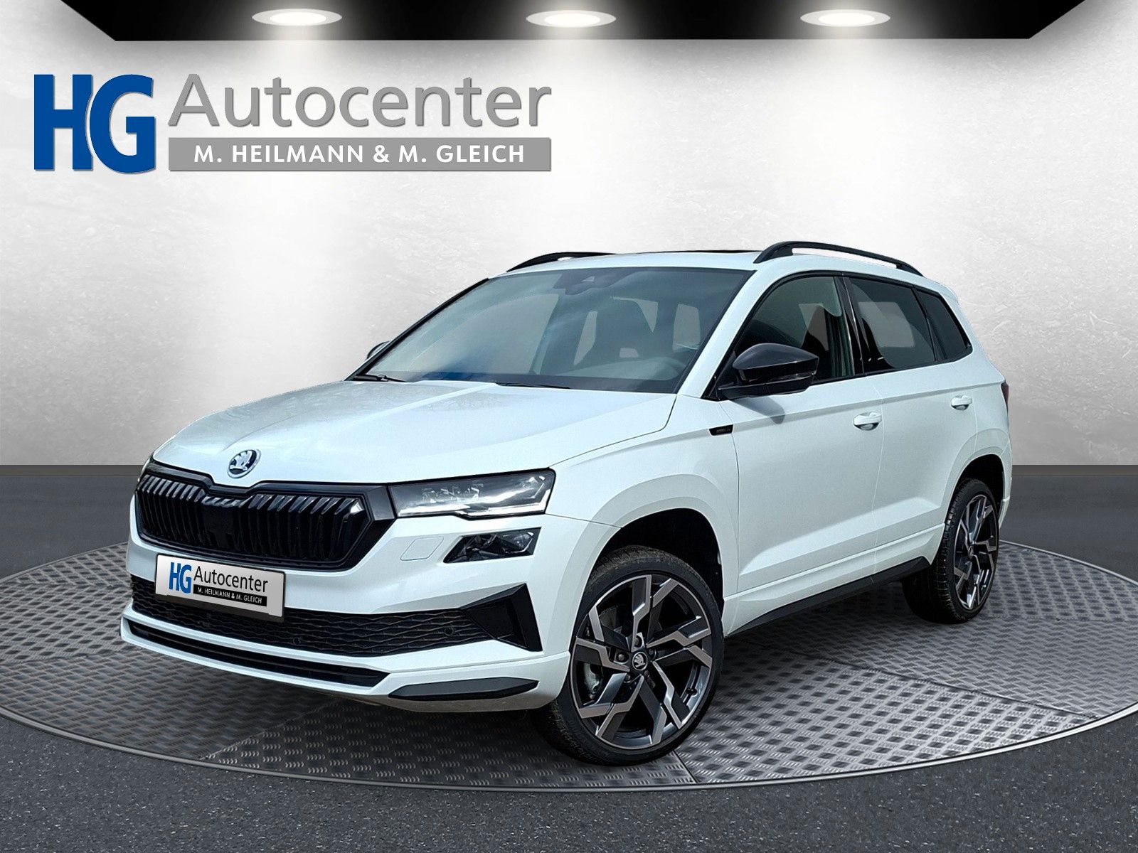 Fahrzeugabbildung SKODA Karoq 1.5 TSI Sportline Pano AHK Matrix 19"Side