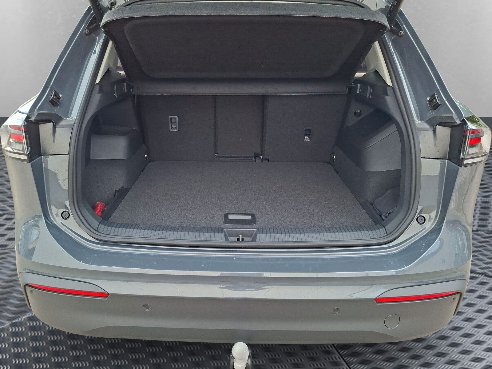 Fahrzeugabbildung Volkswagen Tiguan Life 1.5 eTSI 360° AHK IQ LED Side 5J.Gar