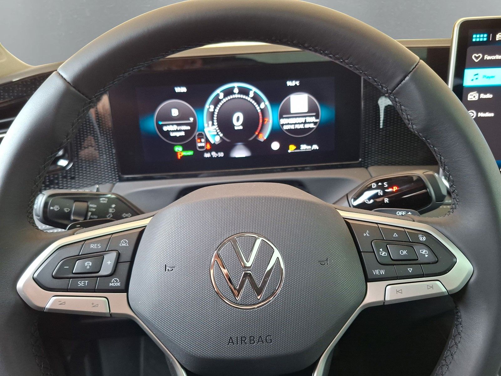 Fahrzeugabbildung Volkswagen Tiguan Life 1.5 eTSI 360° AHK IQ LED Side 5J.Gar