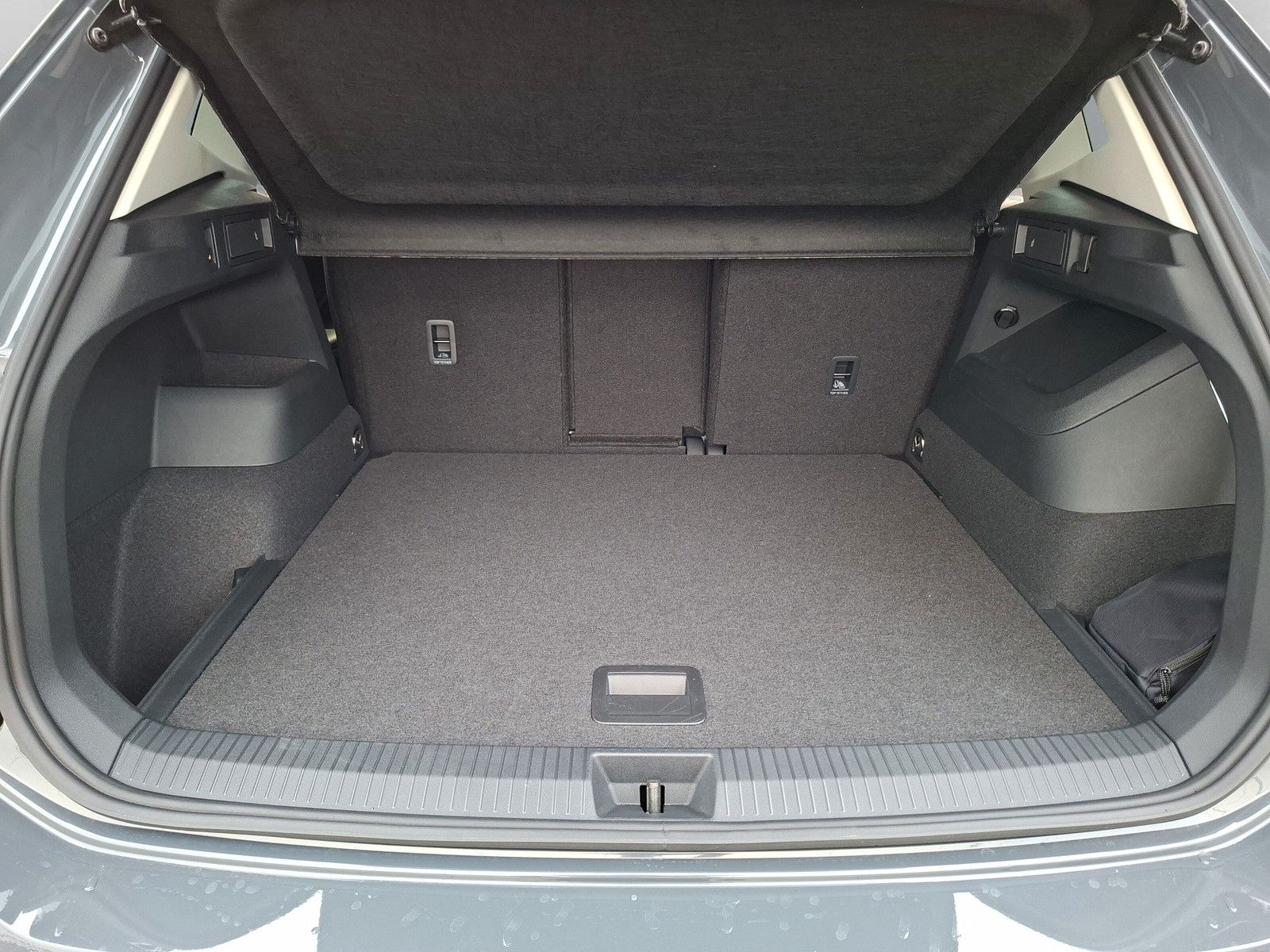 Fahrzeugabbildung Volkswagen Tiguan Life 1.5 eTSI 360° AHK IQ LED Side 5J.Gar
