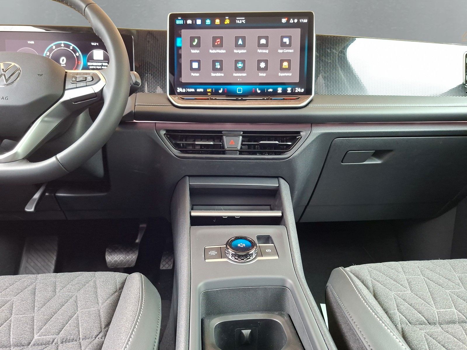 Fahrzeugabbildung Volkswagen Tiguan Life 1.5 eTSI 360° AHK IQ LED Side 5J.Gar