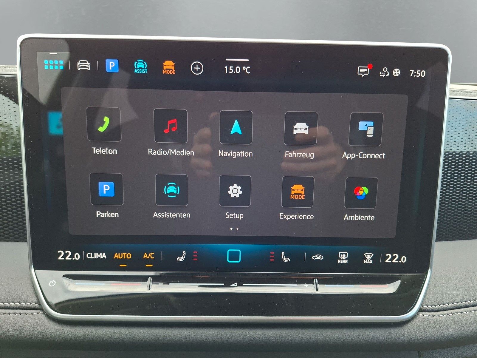Fahrzeugabbildung Volkswagen Tiguan Life 1.5 eTSI 360° AHK IQ LED Side 5J.Gar