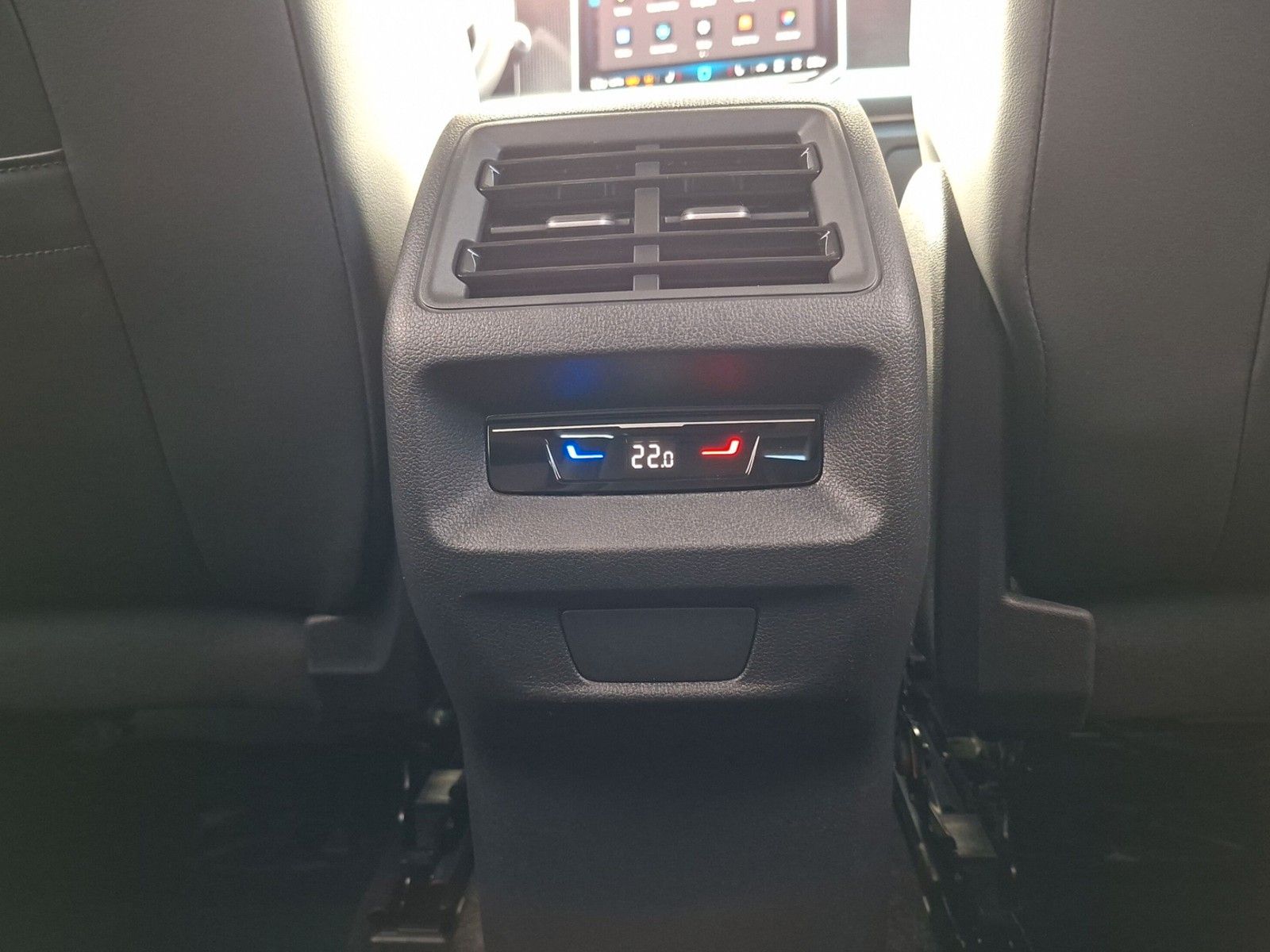 Fahrzeugabbildung Volkswagen Tiguan Life 1.5 eTSI 360° AHK IQ LED Side 5J.Gar