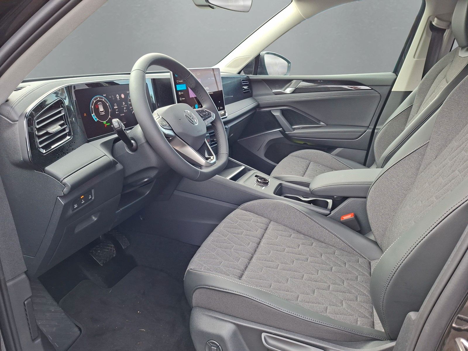 Fahrzeugabbildung Volkswagen Tiguan Life 1.5 eTSI 360° AHK IQ LED Side 5J.Gar