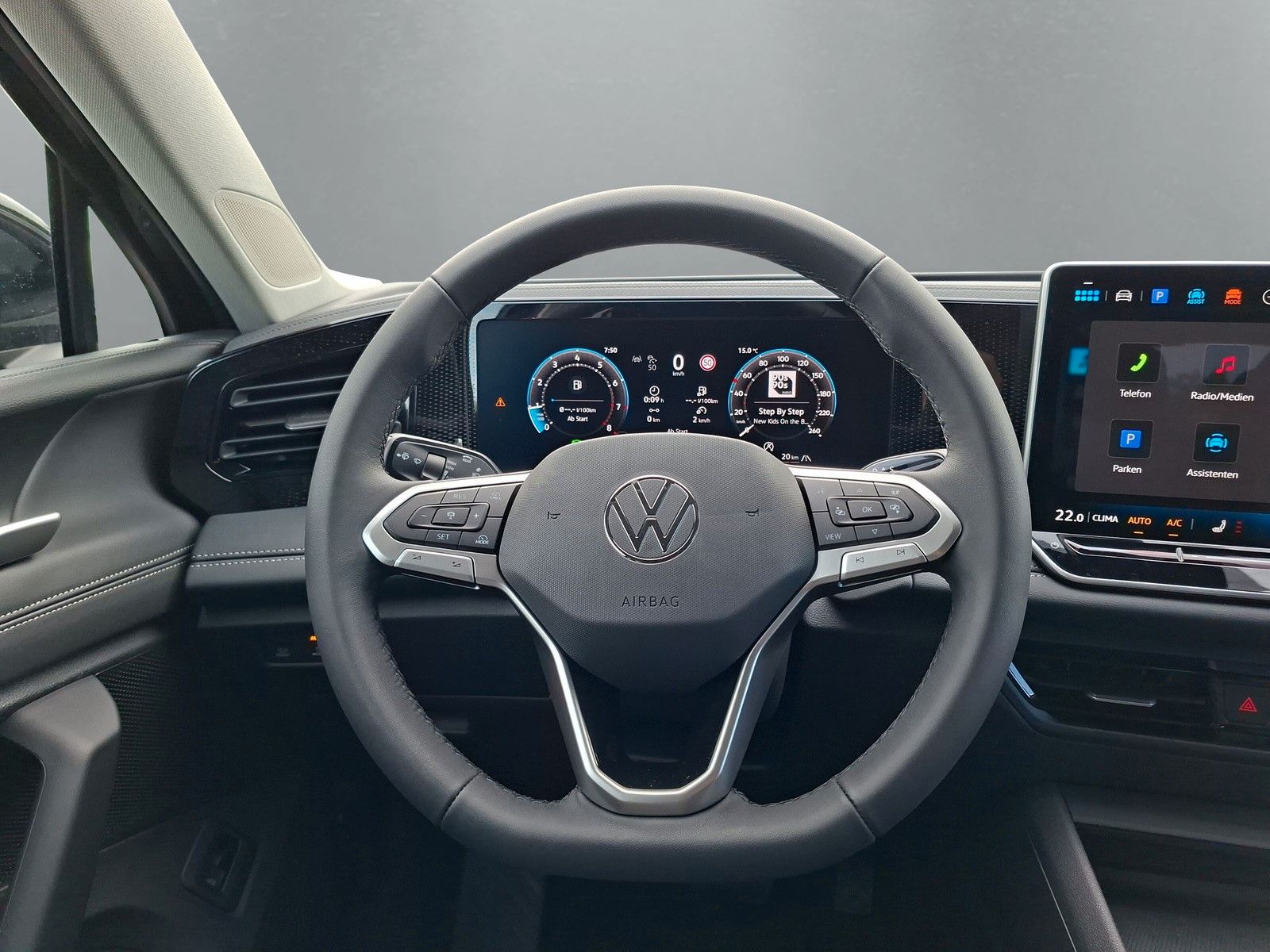 Fahrzeugabbildung Volkswagen Tiguan Life 1.5 eTSI 360° AHK IQ LED Side 5J.Gar