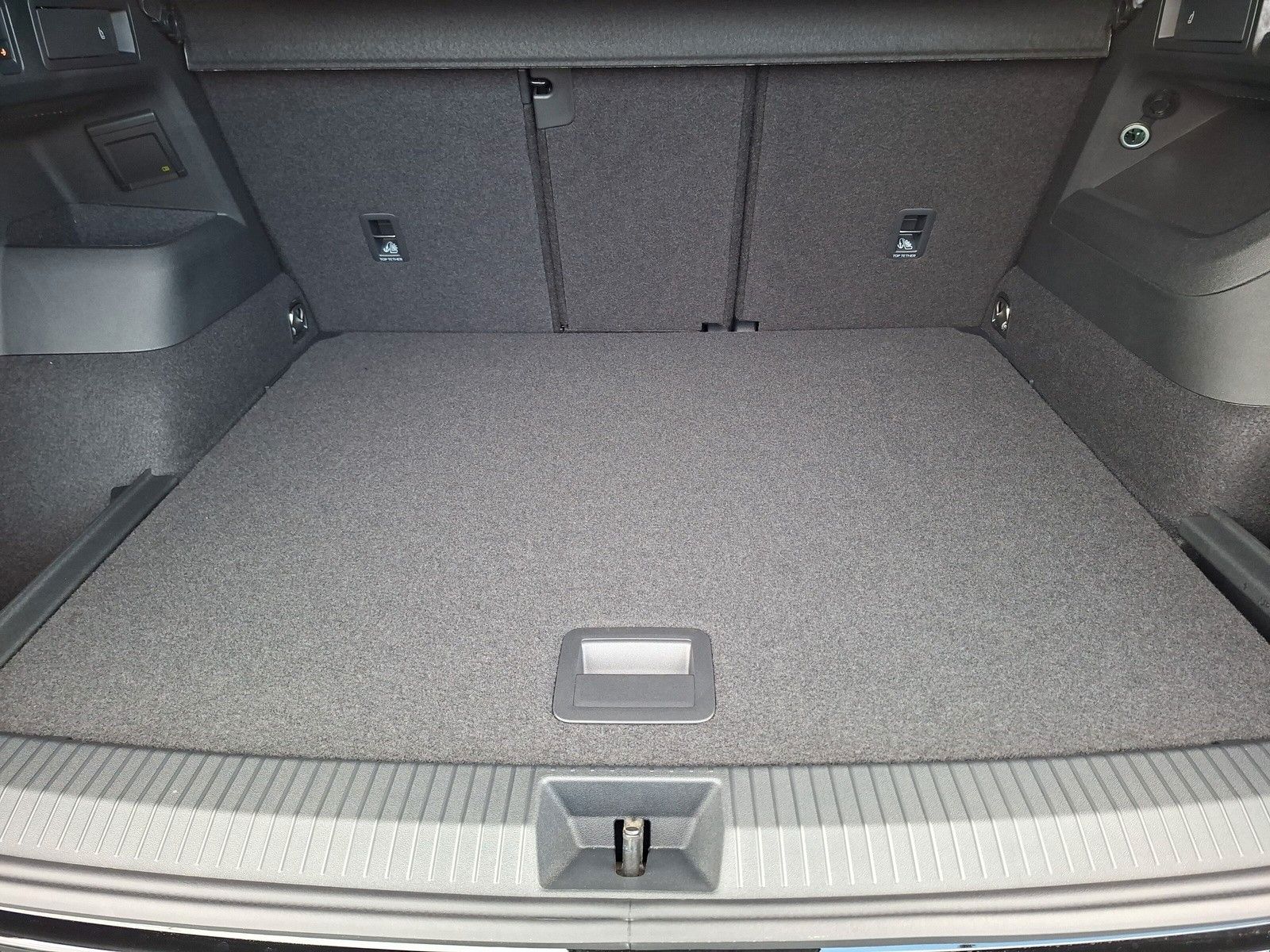 Fahrzeugabbildung Volkswagen Tiguan Life 1.5 eTSI 360° AHK IQ LED Side 5J.Gar