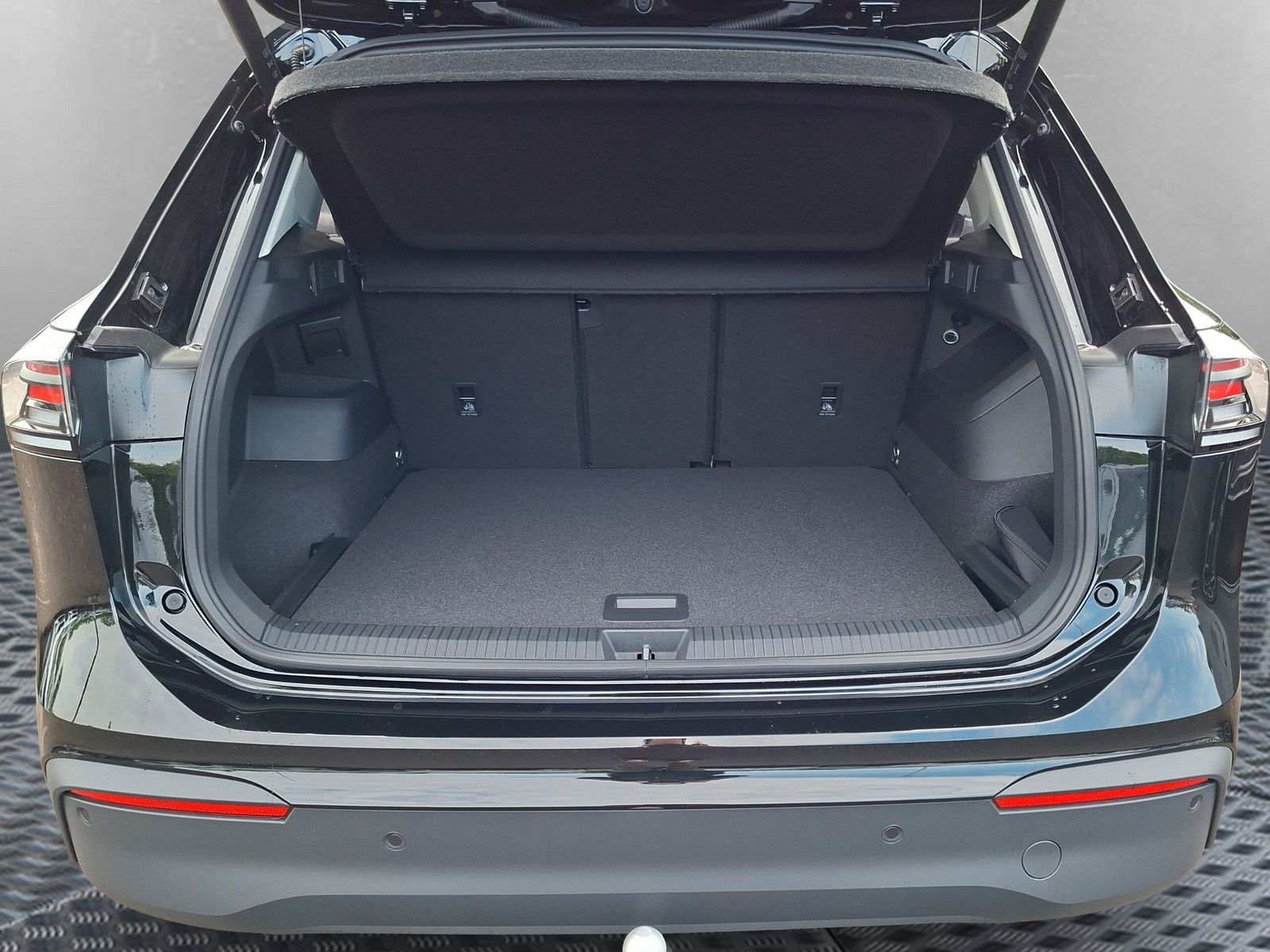Fahrzeugabbildung Volkswagen Tiguan Life 1.5 eTSI 360° AHK IQ LED Side 5J.Gar