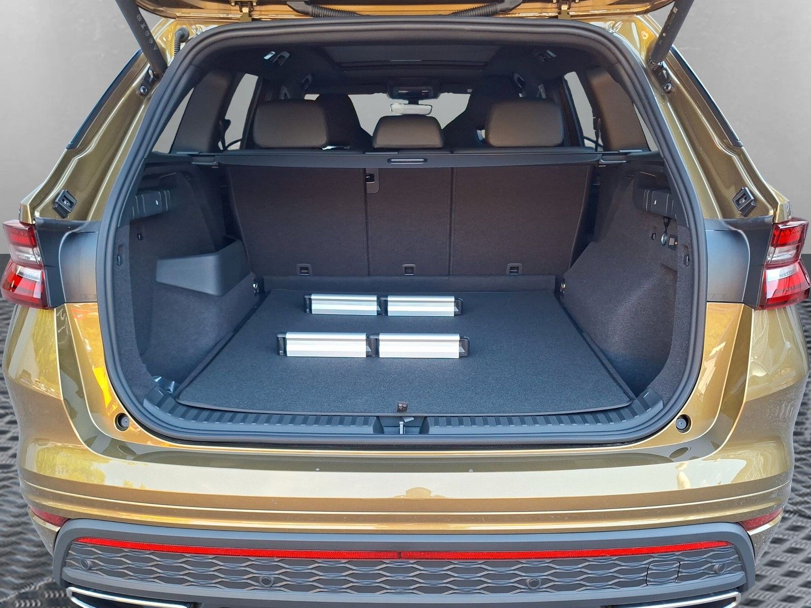 Fahrzeugabbildung SKODA Kodiaq 2.0TSI RS Pano AHK .Headup Standh.DCC