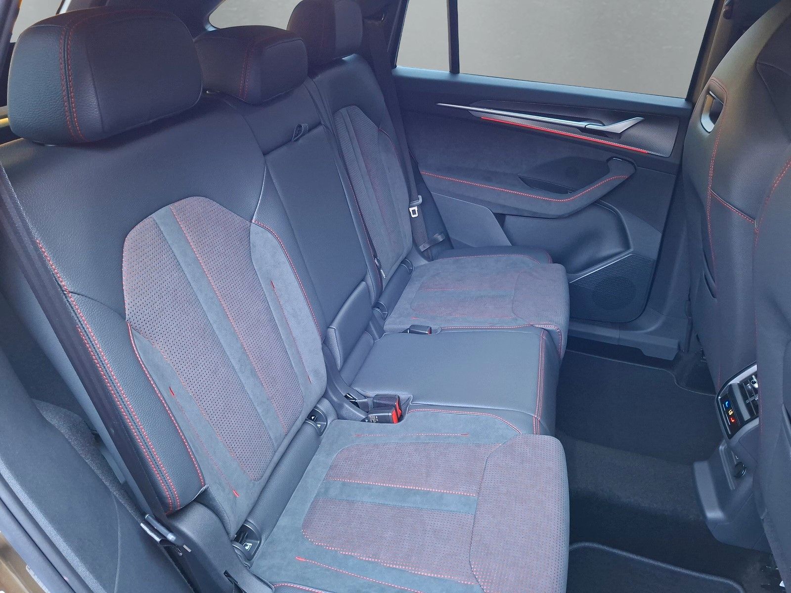 Fahrzeugabbildung SKODA Kodiaq 2.0TSI RS Pano AHK .Headup Standh.DCC