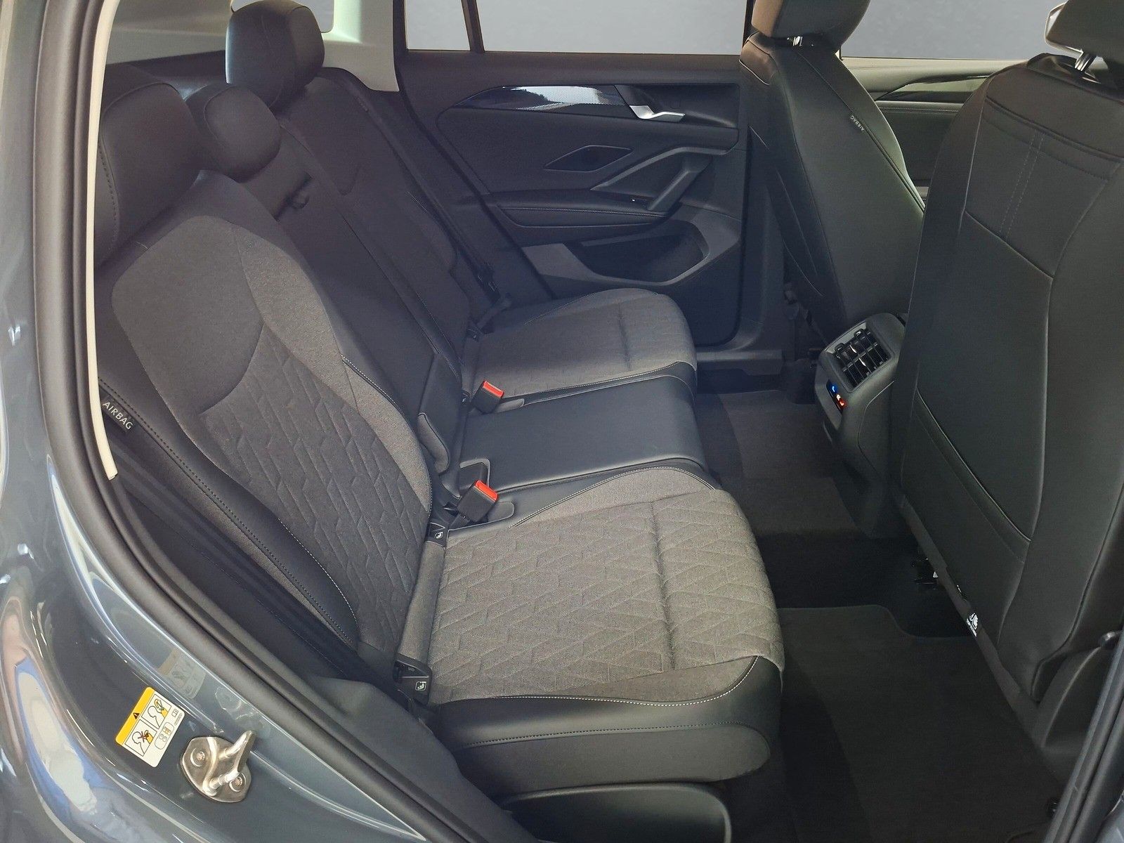 Fahrzeugabbildung Volkswagen Tiguan 1.5 TSI Plug-In-Hybrid AHK 360°IQ 5J.Gar.