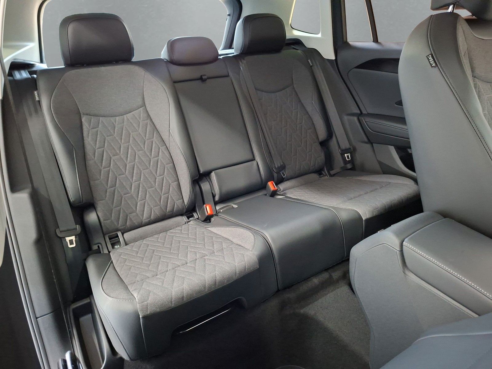 Fahrzeugabbildung Volkswagen Tiguan 1.5 TSI Plug-In-Hybrid AHK 360°IQ 5J.Gar.