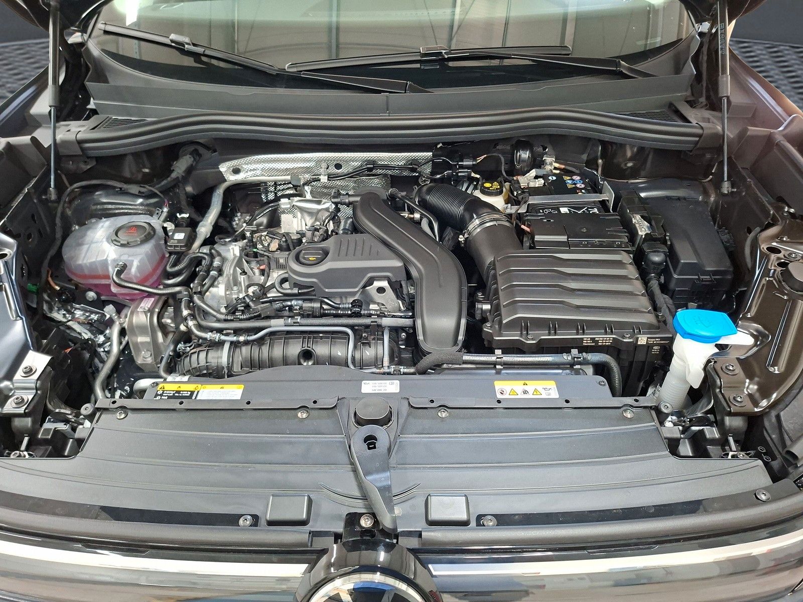 Fahrzeugabbildung Volkswagen Tiguan 1.5 TSI Plug-In-Hybrid AHK 360°IQ 5J.Gar.