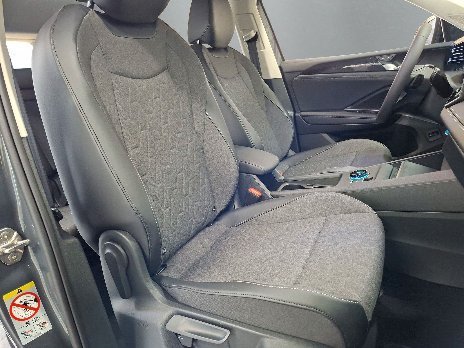 Fahrzeugabbildung Volkswagen Tiguan 1.5 TSI Plug-In-Hybrid AHK 360°IQ 5J.Gar.