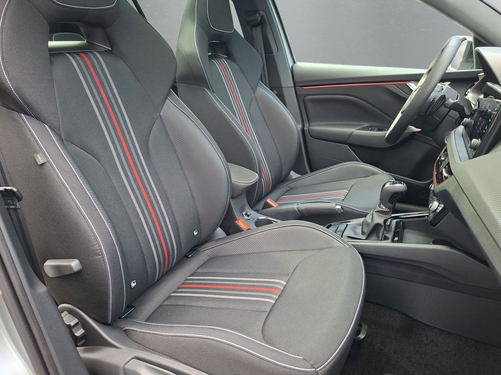 Fahrzeugabbildung SKODA Kamiq 1.5TSI Monte Carlo 18"eHeck AHK ACC Side
