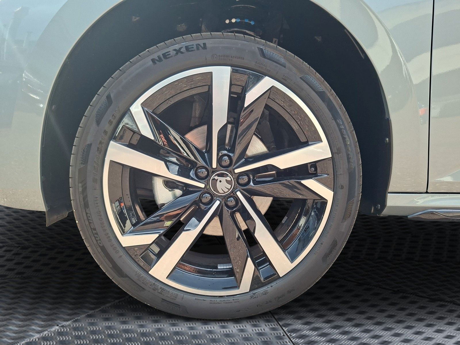 Fahrzeugabbildung SKODA Kamiq 1.5TSI Monte Carlo 18"eHeck AHK ACC Side