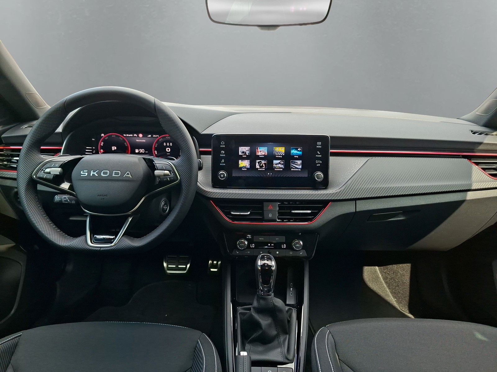 Fahrzeugabbildung SKODA Kamiq 1.5TSI Monte Carlo 18"eHeck AHK ACC Side
