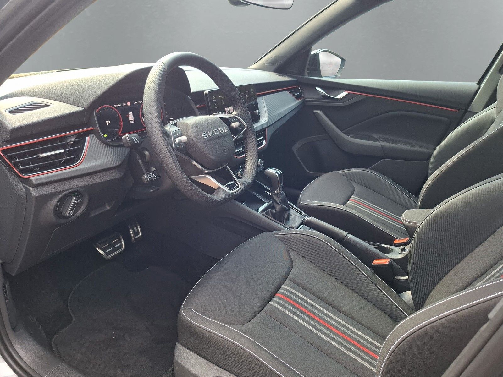 Fahrzeugabbildung SKODA Kamiq 1.5TSI Monte Carlo 18"eHeck AHK ACC Side