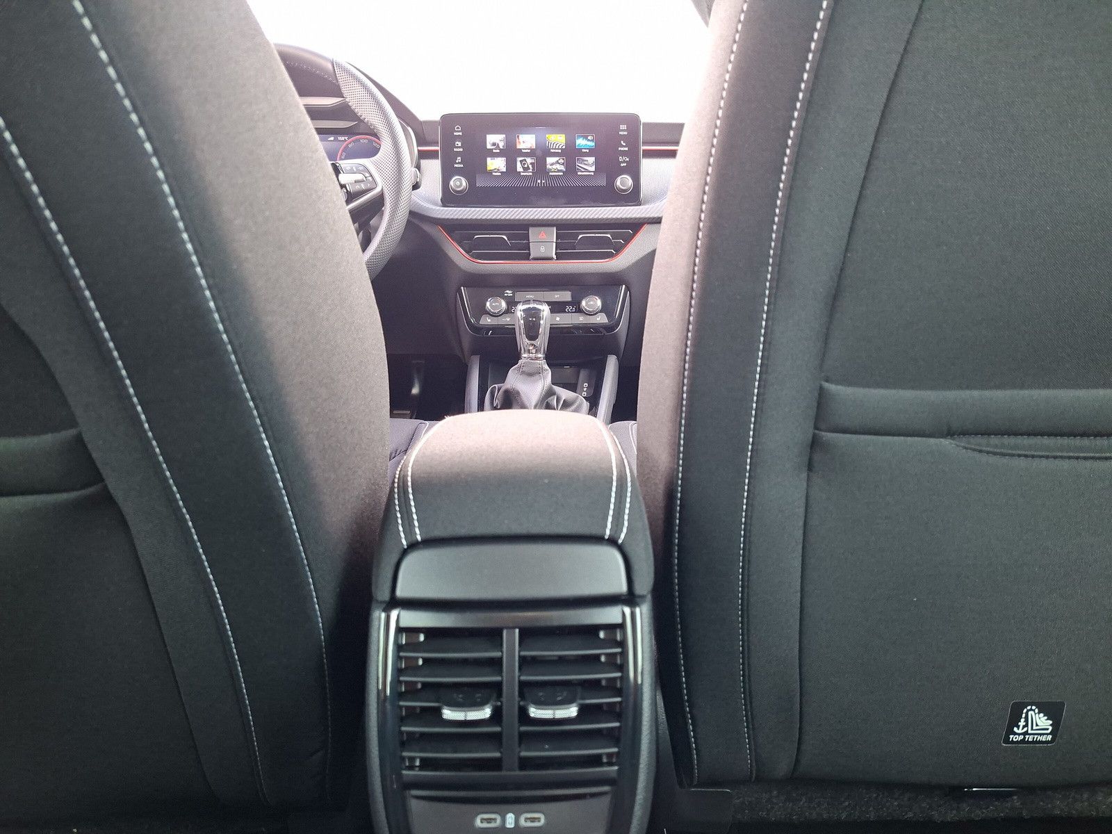 Fahrzeugabbildung SKODA Kamiq 1.5TSI Monte Carlo 18"eHeck AHK ACC Side