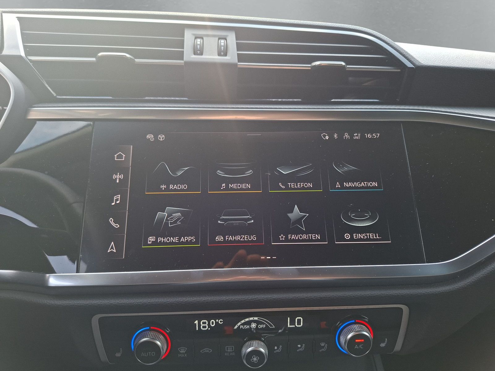 Fahrzeugabbildung Audi Q3 40 TFSI quattro S line DSG Pano MMI Navi