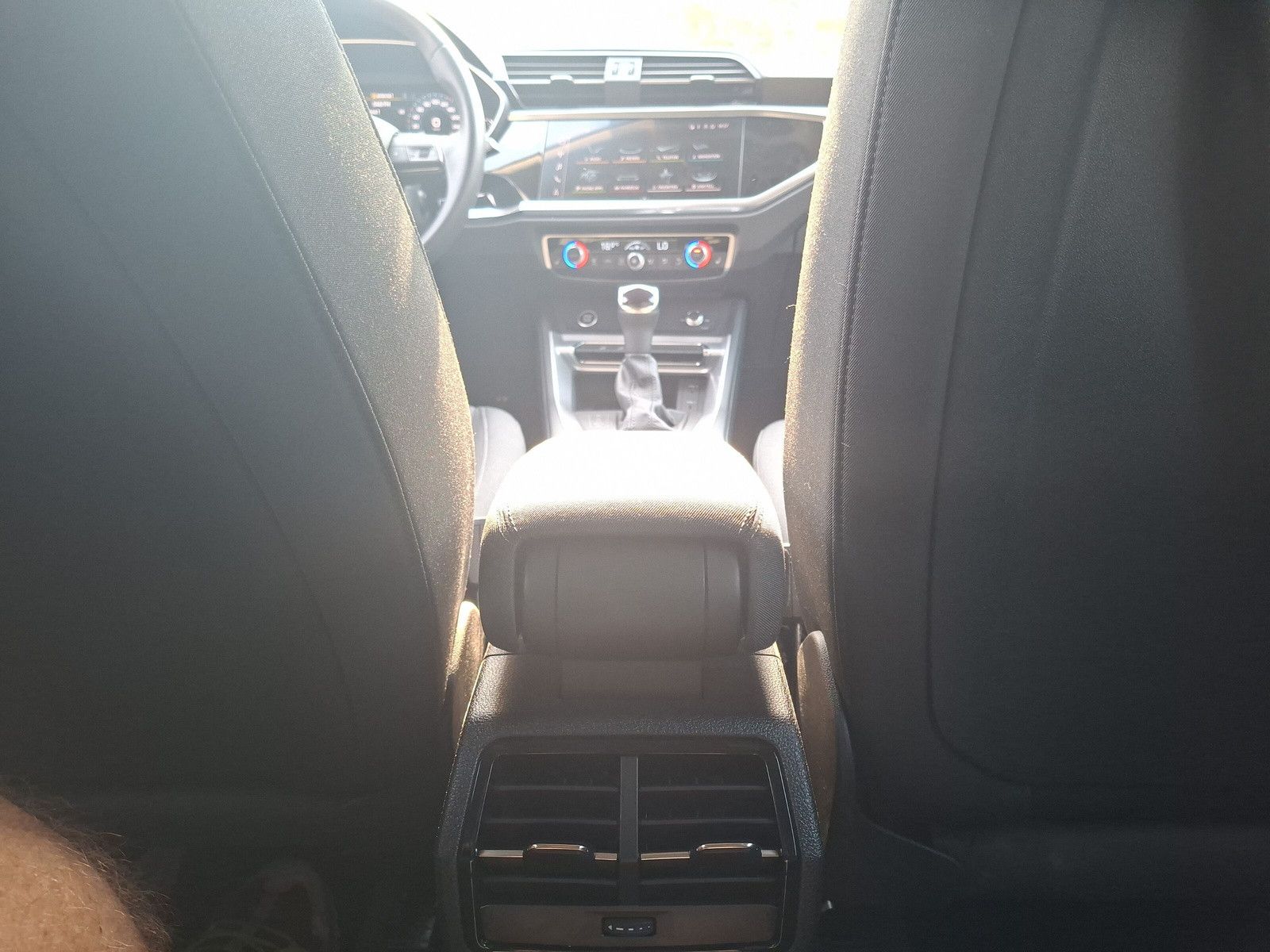 Fahrzeugabbildung Audi Q3 40 TFSI quattro S line DSG Pano MMI Navi