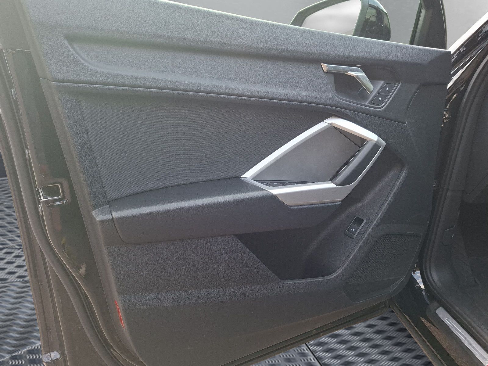 Fahrzeugabbildung Audi Q3 40 TFSI quattro S line DSG Pano MMI Navi