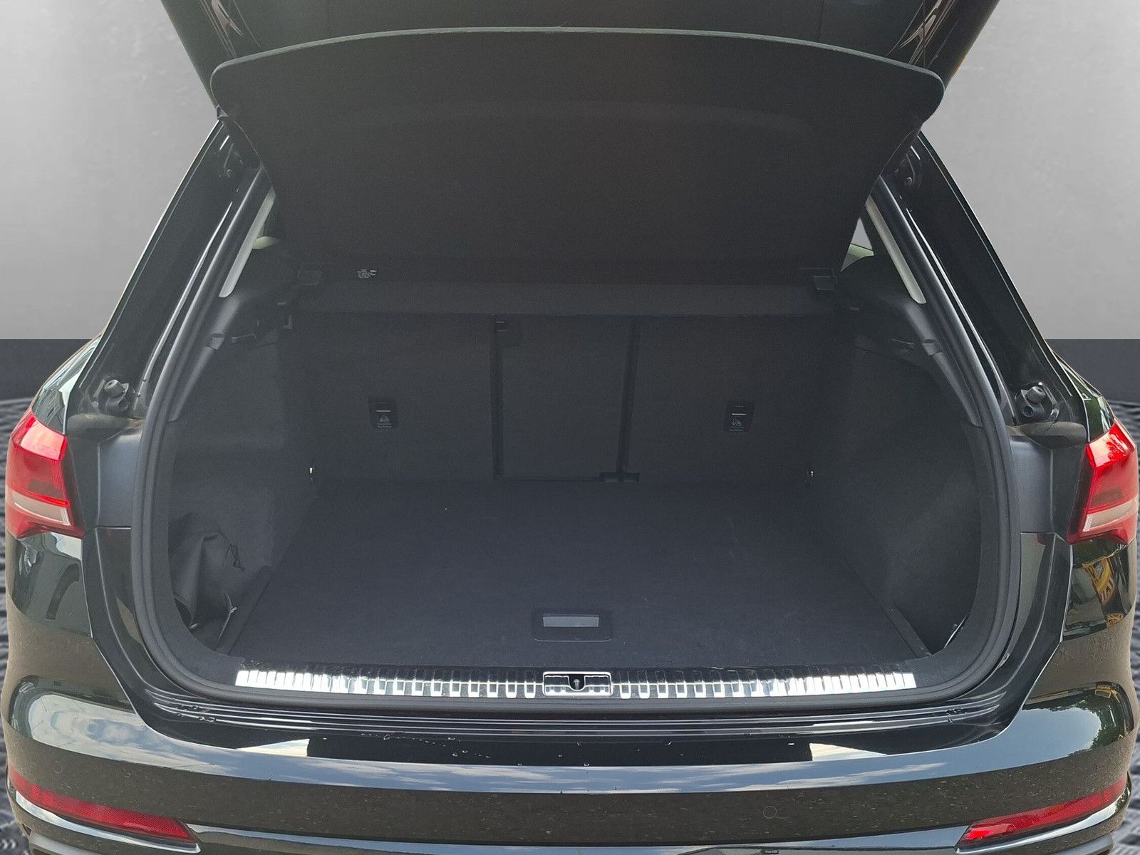 Fahrzeugabbildung Audi Q3 40 TFSI quattro S line DSG Pano MMI Navi