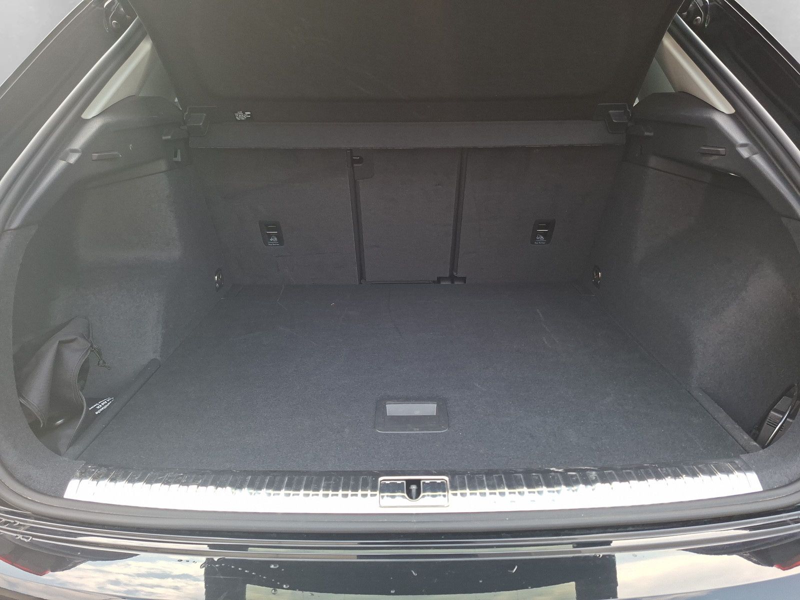 Fahrzeugabbildung Audi Q3 40 TFSI quattro S line DSG Pano MMI Navi